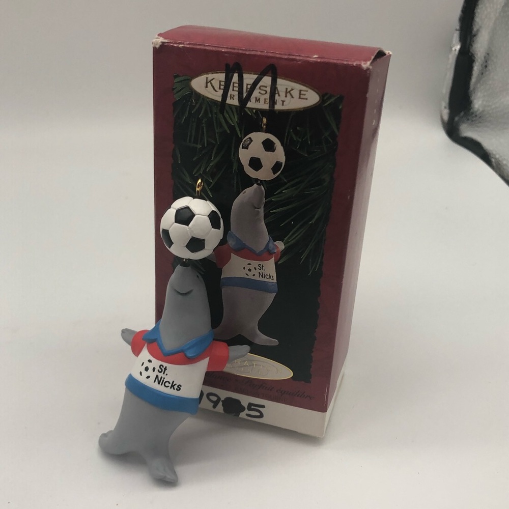 Hallmark Keepsake Perfect balance seal spinning  1995